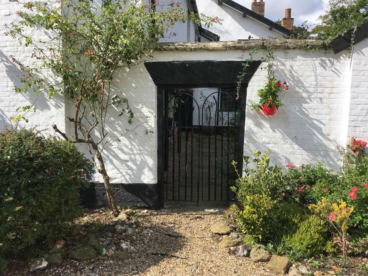 Old Rectory - Scoulton Apartment Great Ellingham Exterior foto